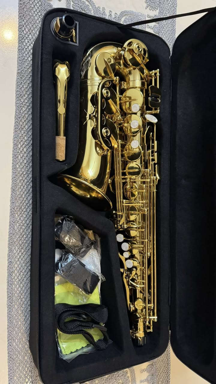 السلام عليكم ورحمة الله وبركاته .. اخواني الأعزاء
🔥 للبيع آلة ساكسفون ألتو (Eb Alto Saxophone) موديل AS200 الشهير والممتاز للمبتدئين والمستويات المتوسطة. الآلة جديدة تماماً وغير مستعملة نهائياً وبحالة الوكالة (زيرو)، بكامل لمعانها وبدون أي خدوش او عيوب كلشي موضح بالفيديو و الصور و تاخذها شرط الفحص .
المميزات والملحقات المتضمنة:
1-حقيبة حمل صلبة ومبطنة (Hard Case) لحماية الآلة أثناء التنقل.
2-الرقبة الأصلية (Neck) .
3-المبسم (Mouthpiece) كامل مع الغطاء والمربط.
4-حزام الرقبة (Strap) وقماش التنظيف والقفازات.
🔥 الآلة جاهزة تماماً للعزف الفوري تصلح للمبتدئين والمحترفين ولا تحتاج لأي صيانة أو إضافات 

سعر الآلة على موقع أمازون هو 1,269 درهم اماراتي يعني ( $345 دولار) بدون تكاليف الشحن والمعروض هنا فرصة ممتازة بسعر أقل اعلى سعر ابيع وإذا ما وصل سعره انطيك سعرها عالخاص .
📍الموقع: [ الموصل / الجانب الايمن / حي مشيرفة قرب مولدة الخوصر ]

اخواني الأعزاء كلشي موضح بالصور و بالفيديو بالتفصيل و اعلى سعر ابيع عجبتك تشتريها بيع فقط داخل الموصل توصيل ما عندي تجي تجربها عندي الله محييك و بالعافية عليك🌹 للتواصل ماسنجر. 
تحياتي و بالتوفيق للجميع ❤️🌹


**إذا كنت صاحب هذا الإعلان وتريد حذفه لأي سبب، رجاءا أرسل رسالة إلى الدعم الفني**
