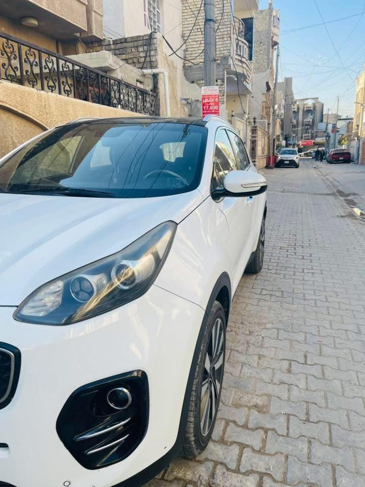 السلام عليكم 
سياره سبورتج موديل 2017 خليجي
السياره مكفوله من الصبغ بيها بارد قليل عله كد شبر بل باب وعداها مكفول كلشي من محرك وكير وكشر
السياره فول مواصفات بصمه وبانوراما والباقي المواصفات معروفه
ماشيه 97 الف
السياره خير من الله وماناقصها شي
للأستفسار اكثر 
***********
