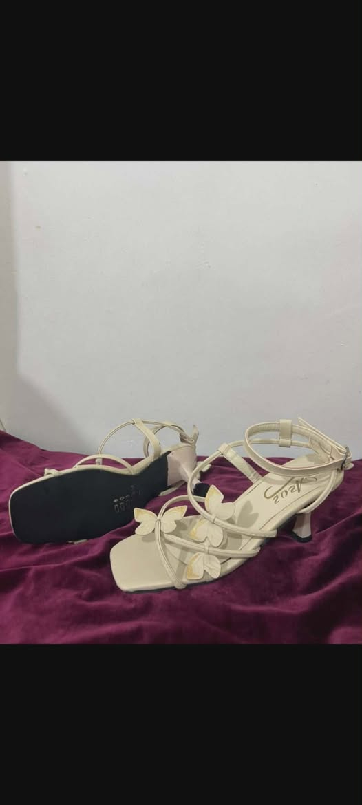 حداء شكل فراشة بهل جمااال انيق ونازك لون بيجي قياس 38السعر بس10


**إذا كنت صاحب هذا الإعلان وتريد حذفه لأي سبب، رجاءا أرسل رسالة إلى الدعم الفني**