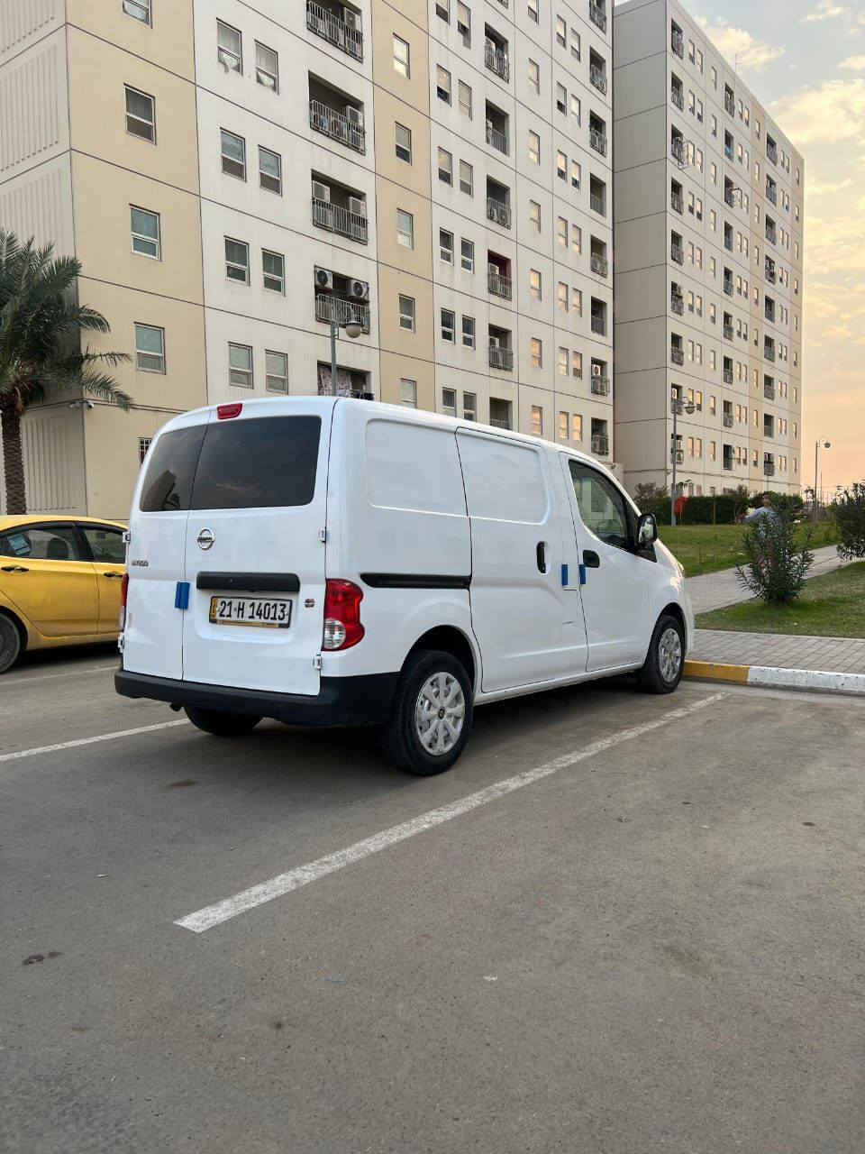 السلام عليكم
نيسان ڤان NV200 موديل 2020 للبيع 
 كَير اوتوماتيك مكينة 2000 تبريد ثلج ماشية 35 الف ميل 
مواصفاتها شاشة كاميرا خلفية جام اوتو 
إقتصادية جداً
حادثها الكَصة مال البنيد بارد كلش خفيف وچاملغ جهة السائق بارد كلش خفيف والسيارة بدون قطرة صبغ 
تايرات حدادية كلهن جدّد 
السيارة على أيدي واي نقص ما بيها شغّل واطلع وترايها وين ما تريد  
السيارة بإسمي رقم سليمانية الإنكَليزي الجديد سنوية جديدة تحويل ثاني يوم وكالة ما اسوي والسيارة ما عليها أي غرامة صفر غرامات 
السعر 140 ورقة وبيها مجال للشراي الجاد فقط لأن السيارة جديدة وكل نقص ما بيها 
العنوان بغداد بسماية
للإستفسار *********** ومتواجد على الخاص 
وتشلعون عيوني وآني آسف على الإطالة
