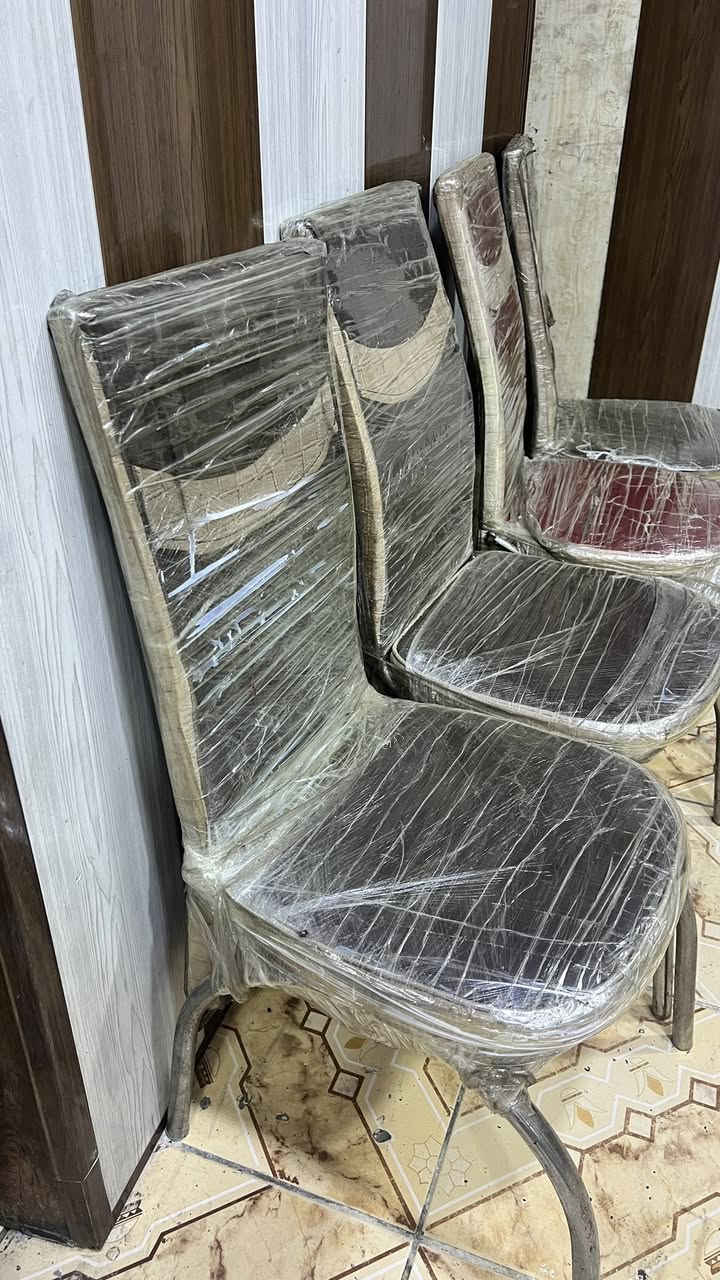 ميزين وكراسي عدد 9
للبيع بسعر مناسب جداً 
للاستفسار ***********
