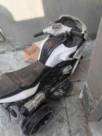 دراجة شحن مال أطفال من عمر سنتين إلى ٨ سنوات للبيع السعر ٧٥ والبايسكل ...