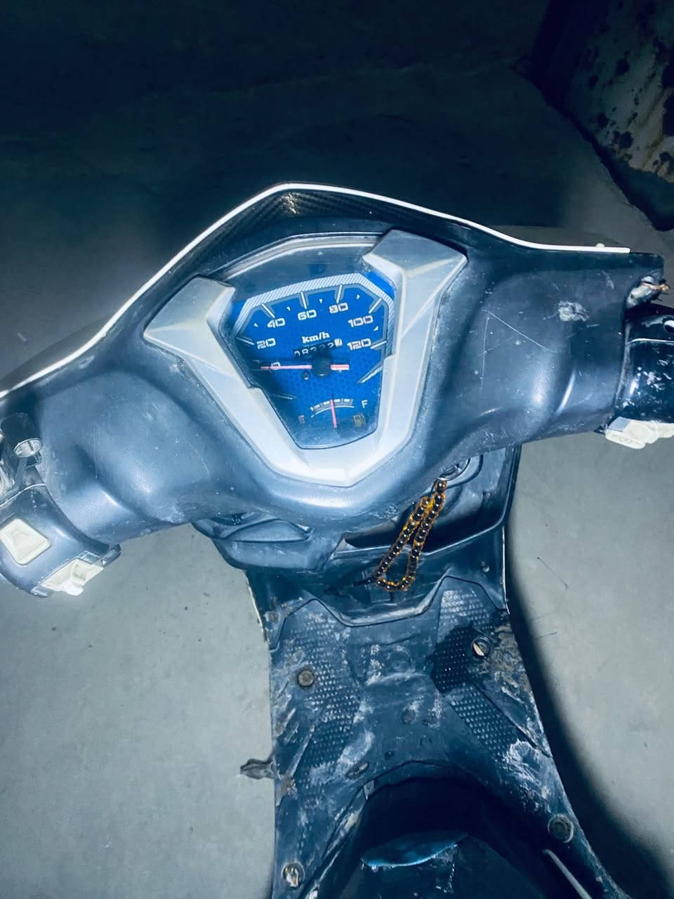 السلام عليكم 
دراجه ماكس مضلع حديث 
دراجه كايمه مستحقه تجفيت 
كل شي شغال بيها كهربائيات كامله  تجي وتكلبها 
عنواني الغزاليه وبيها مجال 
وهاذه رقمي ***********
