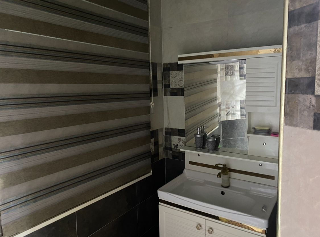 بيت للبيع   
#بالجربوعيه_الاولى_المربع_الاول_مقابل_المركز_الصحي
 200 متر  
موقع قريب لجسر المستشفى 
سعر 137
يتكون من طابق واحد بي غرفتين وصاله وبراني ومطبخ 
بناء حديث والصور توضح 
بالنسبه للبناء والموقع يعتبر العرض ممتاز 
غير مطلوب يباع نقدا 

#للاستفسار 
اضغط على رقم بين الاقواس لتحويلك للواتساب ( 0786 016 1226 )
اتصل ***********    
عنوان المكتب في السماوة الجربوعيه الاولى بداية سايدين
