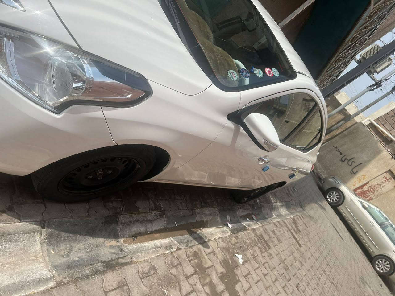 سلام عليكم للبيع نسيان سني 2024  بيه بارد بالباب الامامي مال السايق  ع كد شبر وبارد بالباب صفحت العبري اربع أصابع وشويه بلدوسه والباقي كفاله تبريد حداديه ماشيه ٦٧ الف  السعر ١١٥ بيه مجال قليل  *********** مكاني البصره
