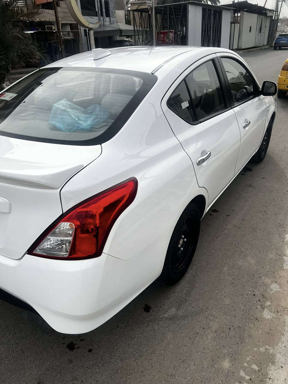 السلام عليكم نيسان سني هندي موديل 24 
 السيارة ماشية 26 الف مكفولة كفالة عامة 
السيارة باسمي للاستفسار الاتصال ***********
