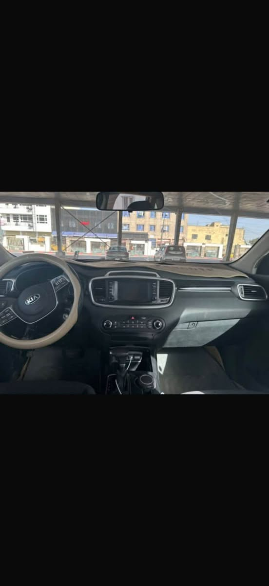 مواصفاتها
سورنتو رصاصي
وارد امريكي
٦ سلندر
ماشيه ١١٣ الف
حادثها باب السايق والخلفه تبديل اصلي نفس اللون 
سعرها ١٨ الف دولار 
للاستفسار الاتصال على الرقم او واتساب 
***********
