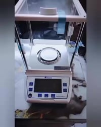 ميزان ACCURIS • دقة ٠.٠٠٠٠ • منشأ U.S.A