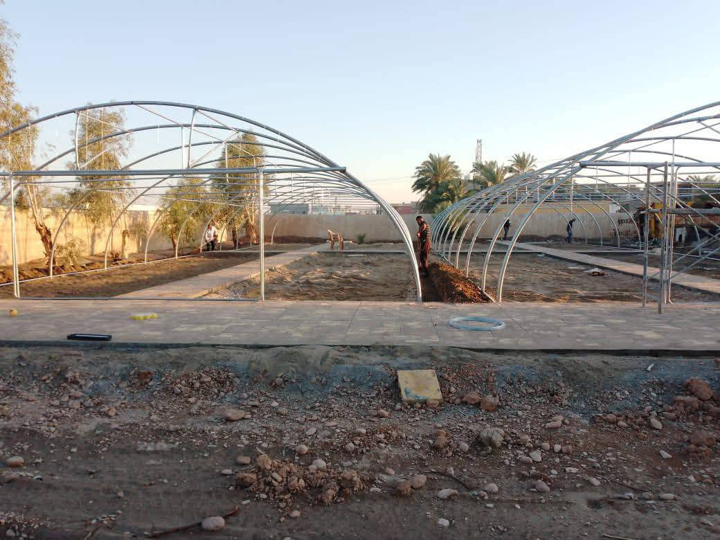 #السلام عليكم اخوان يتوفر بيوت بلاستيكيه للبيع لبناني الصنع جديد غير مستعمل حديد ثقيل مغلون مع سيم ونايلون تركي ضمان 3 سنوات 180 مايكرو
ويتوفر ايضا تجهيز حقول دواجن حديد وسيم وعازل ونايلون طبقتين ضمان 3 سنوات 
 عدد الاقواس/ 22/ قوس الطول/52/ متر والعرض/9/ متر #للاستفسار  يوجد توصيل لكافه المحافظات ويتوفر ايضا كادر لنصب البيوت .
# العنوان بابل ***********.  () ‏‪***********‬‏
