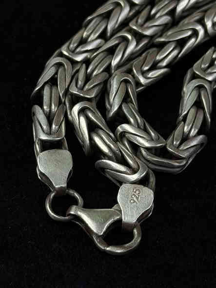 زنجيل فضة فرعوني خشن 
الوزن 128.76 غرام 
سعر الغرام 2.750 نهائي 
السعر الكلي 354 الف نهائي 
مكاني بغداد شارع فلسطين تقاطع الصخرة 
***********
#ابو_حسن_للنوادر
