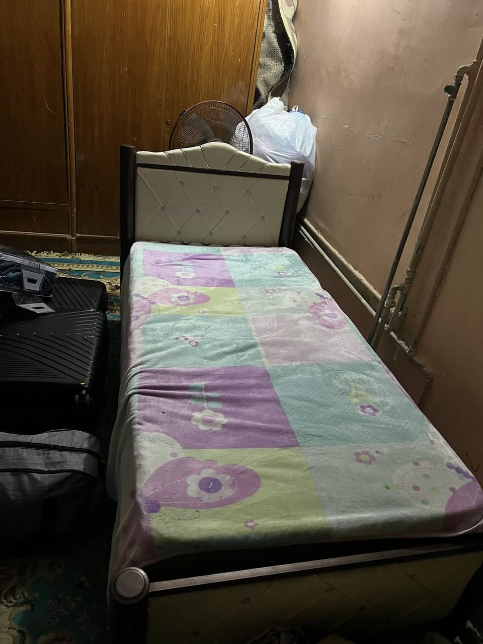 غراض منزل للبيع/
كنتور صاج ب230 وبي مجال 
تخم مستعمل ب٢٩٠ وبي مجال 
ميز بلازما ب ٩٠ مامستخدم جديد بي مجال قليل جداً
قريولة نفر واحد ب٩٥ وبي مجال
كاروك او قريولة طفل ب١٣٠ 
للاتصال او الاستفسار/***********
عنوان كربلاء_سيف سعد
