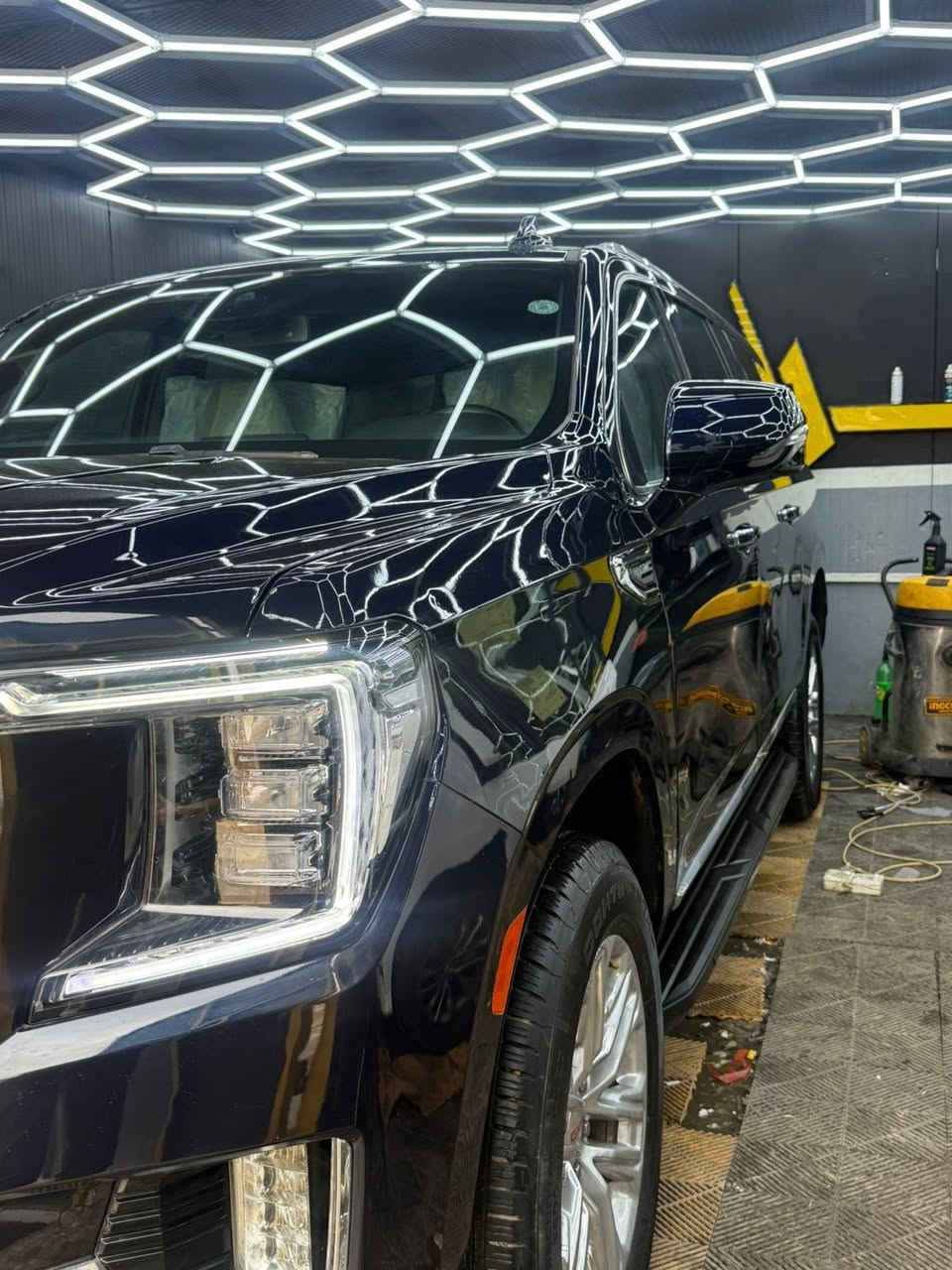 السلام عليكم
GMCشاصي طويل يوكن 
مديل 2024
سياره فول للاخير 
شاشه جبيره  شاشه دجيتل الكتروني سياره فول للاخير سياره ما نازله للشارع وما مشتغله خط ابد سياره جديد بمعنى الكلمه ماشيه 3الاف بس رقم اربيل بسمي لون ازرق جنطه كهرباء سياره فول فتحة سقف 
الحادث بنيد وباب اصلي تفصيخ نفس الون والجاملغ مصبوغ 
شراي خابر ***********
مكاني بغداد شارع فلسطين 
سعرها 47الف دولار يعني 4شدات و70ورقه وبيها مجال
