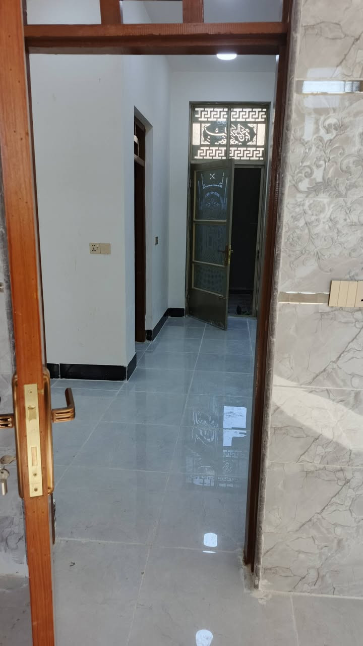 مشتمل لليجار مساحه 125متر بل جغيفي ثانيه يبعد عله شارع لرئيسي مال مقبره 300متر مشتمل بعده جديد ليوم غفلته. لطابق لثاني بعده هيكل يعتبر طابق واحد. ايجاره 350 
***********
