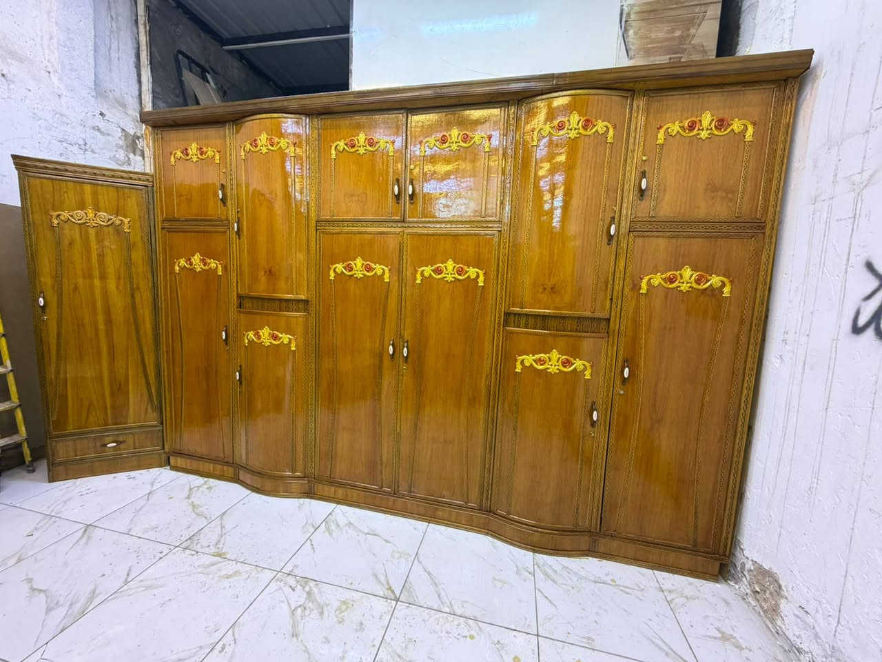 غرفه عراقية مستخدام اخت الجديد نضافه فول مع النقل والشد 750الف الحجز سكرين واتساب ***********
