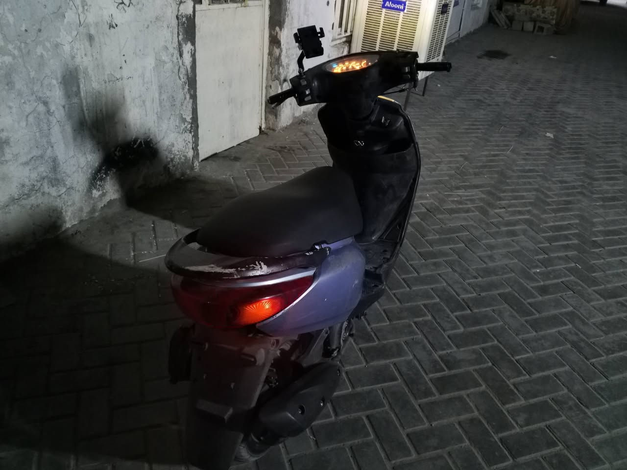 السلام عليكم بريز للبيع الدراجه مكينتها جديده
الاضافات 
كلچ امامي جديد 
كابريتر جديد (بلادي)
قايش جديد 
بريك امامي كامل جديد 
أشاير امامي خلفي جديد
لايت جديد 
دبل خلفي جديد 
ب اختصار الدراجه صارف عليها وماتعبك كلشي جديد 
النقوصات 
كلچ خلفي بي صوت بس مامأثر ع المشي ابدا 
بك لايت بس گلوب نقص 
دشبول گيج سرعه قمچي فقط گيج بانزين شغال
كفراتها شوي تعبانه 
الدراجه تخبل واروح بيها مسافات وماموگفتني ابد ولو ما الماده مابيعها 
السعر 550 
بغداد الجديده 
‏‪***********‬‏

