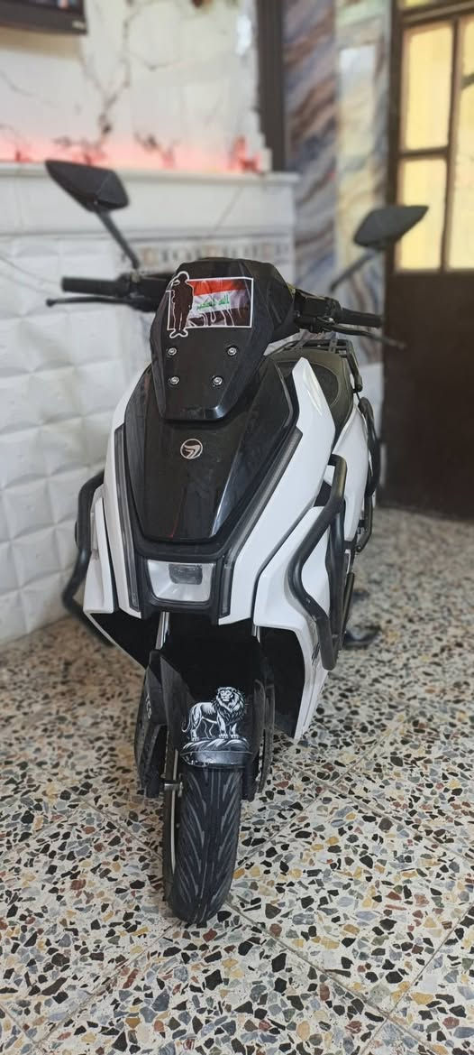 السلام عليكم..دراجه BEnbdO..وكالة تيسلا...سرعه 85k...الحجم 3000..البطاريات العدد _6_ كرافين مسطره ...تمشيك 70 kكيلو بل شحنه الواحده..نظام _APS_ أمامي خلفي..نظام صعود المنحدرات..عدد التحويلات 1_2_3_S_سبورت ..ونمرة ال_R_...شاحنه اصليه وكاله..تدعم الشحن السريع والأيقاف الذاتي عند امتلاء البطاريات...السعر (900) قفل ...مكاني بغداد محموديه  قرب محكمة المحموديه الجديده على الشارع العام الشراي يتصل...***********..واتساب موجود
