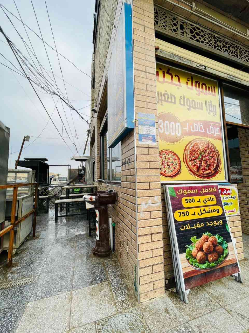 مطعم للبيع لعدم التفرغ في حي السفير وشارع حي الرحمه والشماعيه شارع تجاري الموقع ركن ***********
