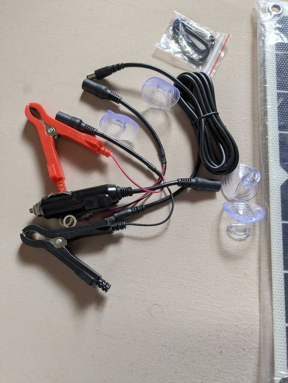 اخوان لوح طاقة شمسية قياس36*34 جديد وياه هاي الويرات
سعرك وبالعافية


**إذا كنت صاحب هذا الإعلان وتريد حذفه لأي سبب، رجاءا أرسل رسالة إلى الدعم الفني**