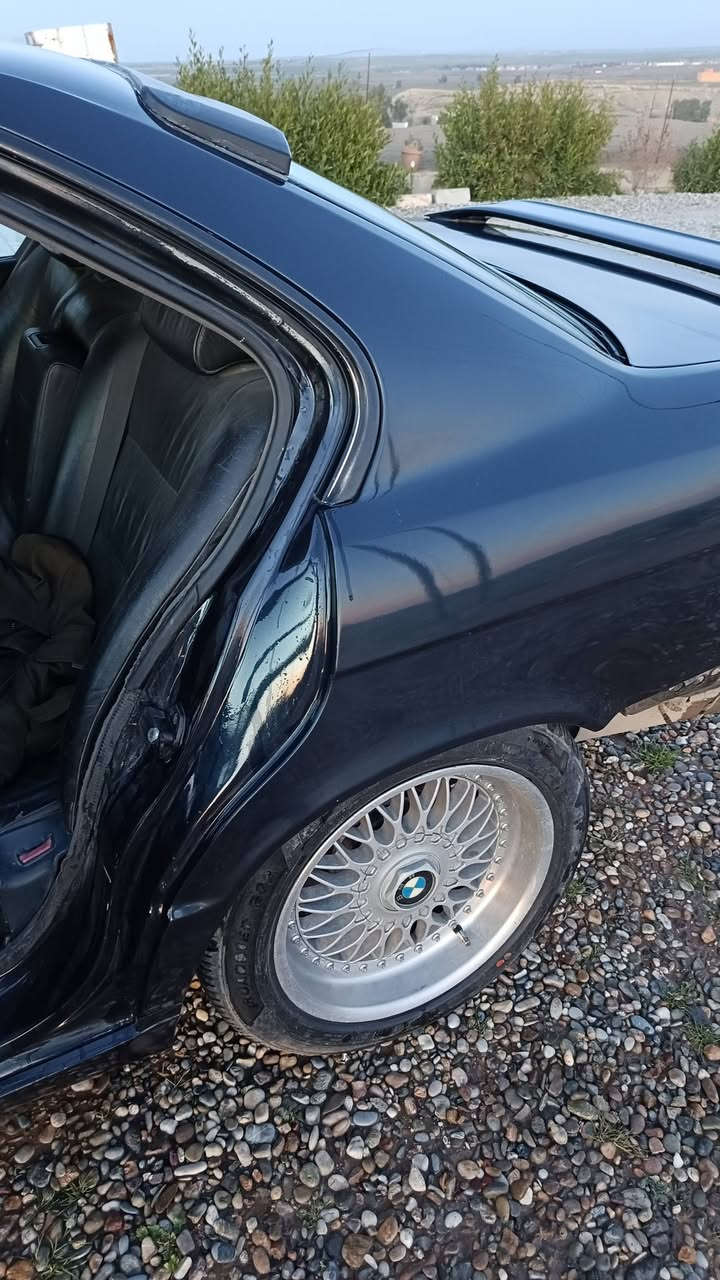 540i أصل
موديل1994 بدون أي ضربه محرك كير شرط غرفه جلد كهرب فتحه سلايت كزوز رياضي  سياره جاهزه رقم اجنبي موصل 83وبيها مجال ***********
