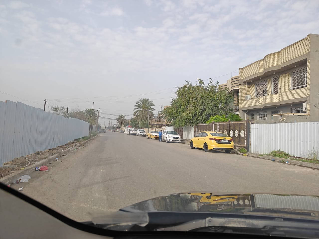 للبيع دار طابو ملك صرف 150متر مربع
10×15سند مستقل بأسم شخص واحد فقط زنجيل على شارعين +تشجير امامي ملاسق بحدود ال50متر شارع عريض 20متر خدمات ماء مجاري كهرباء تبليط رصيف +ساحه فارغة مقابل الدار ممكن تستغل حديقه خارجية 
الدار طابق واحد استقبال هول مطبخ صحيات غرفة نوم بيتونة بناء قديم صب مسلح الزعفرانية حي الزهور الطابو عل شارع العريض مقابل الساحة 
للأستفسار اكثر الاتصال على الرقم التالي *********** علي حامد الجواري مكتب المهيب للوساطة العقارية وأنجاز المعاملات
