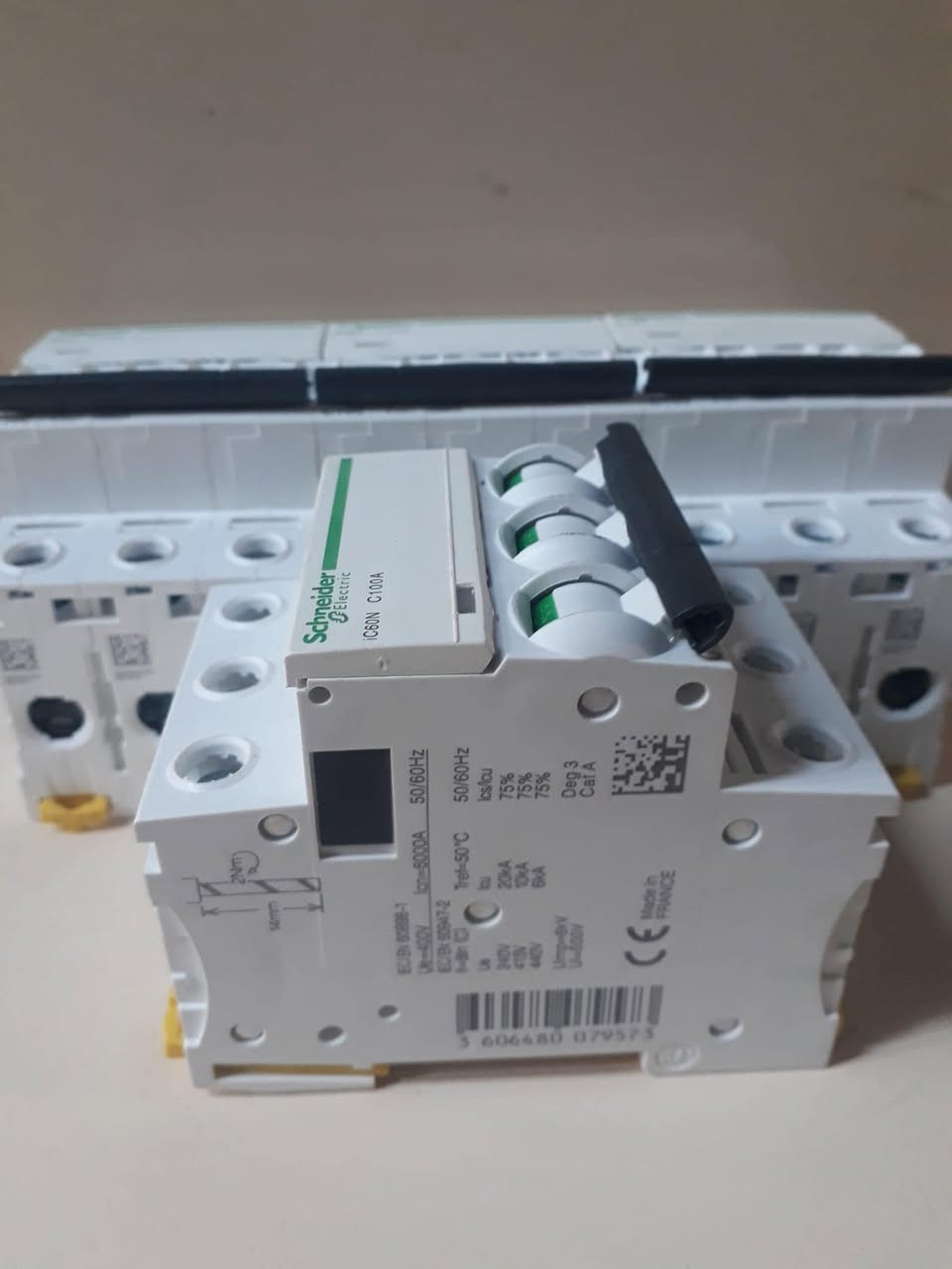 السلام عليكم يتوفر 👉
جوزه دورمن انكليزي مفرده من ٢ أمبير إلى ٦٣ أمبير 👈٢٥٠٠ 
جوزه منيجر ثلاثي دورمن انكليزي 👈 ١٢ الاف 
جوزه شنايدر فرنسي مفرده من ٢ إمبير إلى ٦٣ أمبير 👈 ٣ الاف 
جوزه منيجر ثلاثي شنايدر فرنسي 👈 ١٢ الاف 
جوزه Mk ثنائي ايرثكج ١٠٠ امبير 👈 ٨ الاف 
جوزه جنت ثنائي ايرثكج بالة اصلي ٨٠ أمبير 👈 ٤ الاف 
توجد خدمة توصيل الكافه المحافظات 
***********
