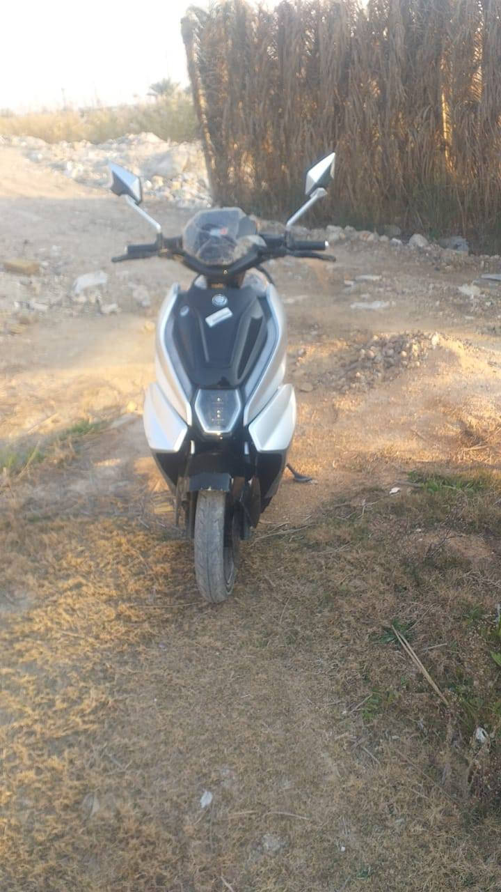 السلام عليكم شباب دراجه للبيع شحن (6 بطاريات ) ملاحضه :الدراجه صارله اقل شهر عندي اخذتها رنبه يعني زيرو اني نزلته بيدي و ماشيه اقل 50 كيلو استخدام بيت
رقمي بيه واتساب. سعره بالواتساب وتدلل 
***********
