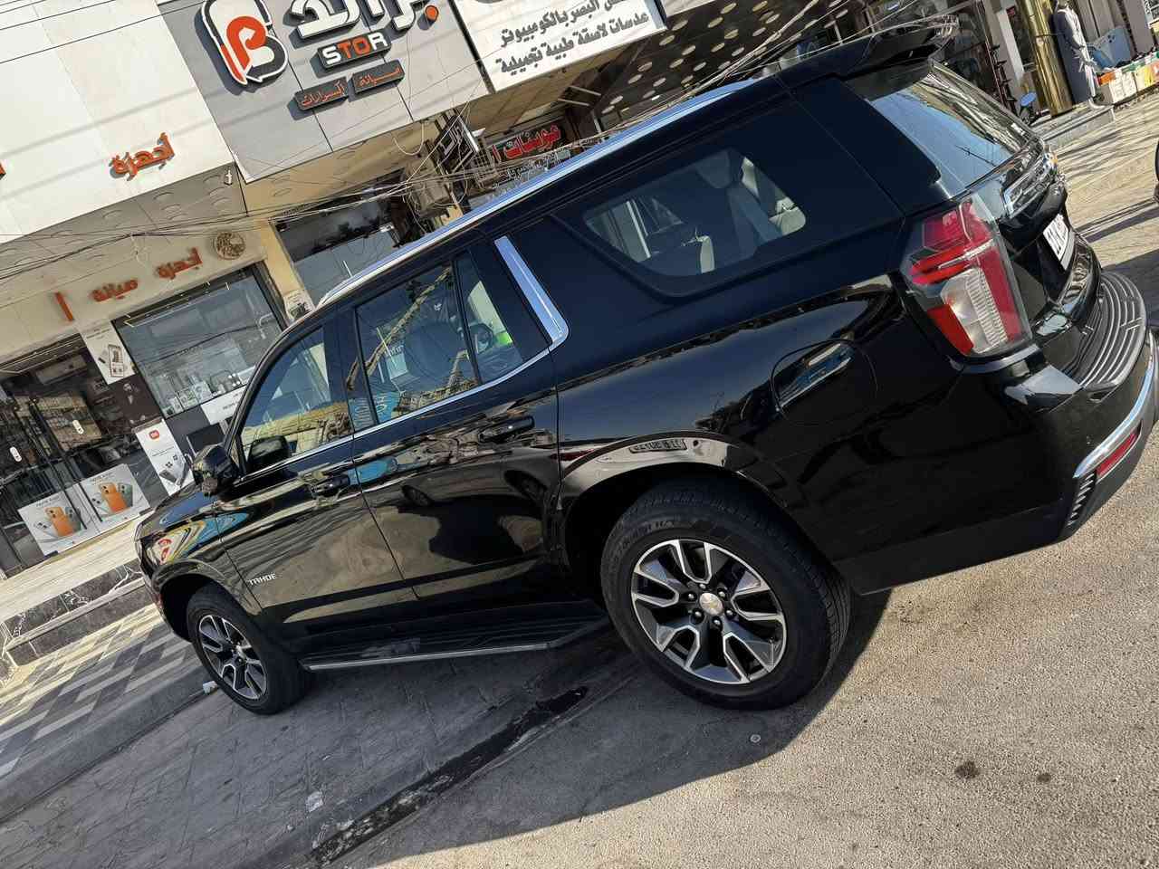 السلام عليكم
تاهو موديل 2021 خليجي فول مواصفات LT 
المواصفات 
بصمة 
بانوراما 
5 كاميرات 
شاحن وايرلس
رادارات امامية وجانبية
كراسي كهرباء الامامي والخلفيات 
كشنات جلد 
زجاج خلفي كهرباء
انارة داخلية LED اشاير مري
وبعد بيها هواي تفاصيل
السيارة كفالة من الصبغ فقط بارد كد شبر يم قبق البانزين وبيها رصعة بالجاملغ الامامي الايمن والسونار موجود وكلشي واضح
كير مكينة كفالة 
صدر تخم تاير بالباكيت 
دهن قبل اسبوعين بدلتة 
السيارة كاملة وجاهزة وخير من الله
سعرها 405 وبيها مجال بسيط كلش
مكاني بغداد الشعب سوق شلال
***********
