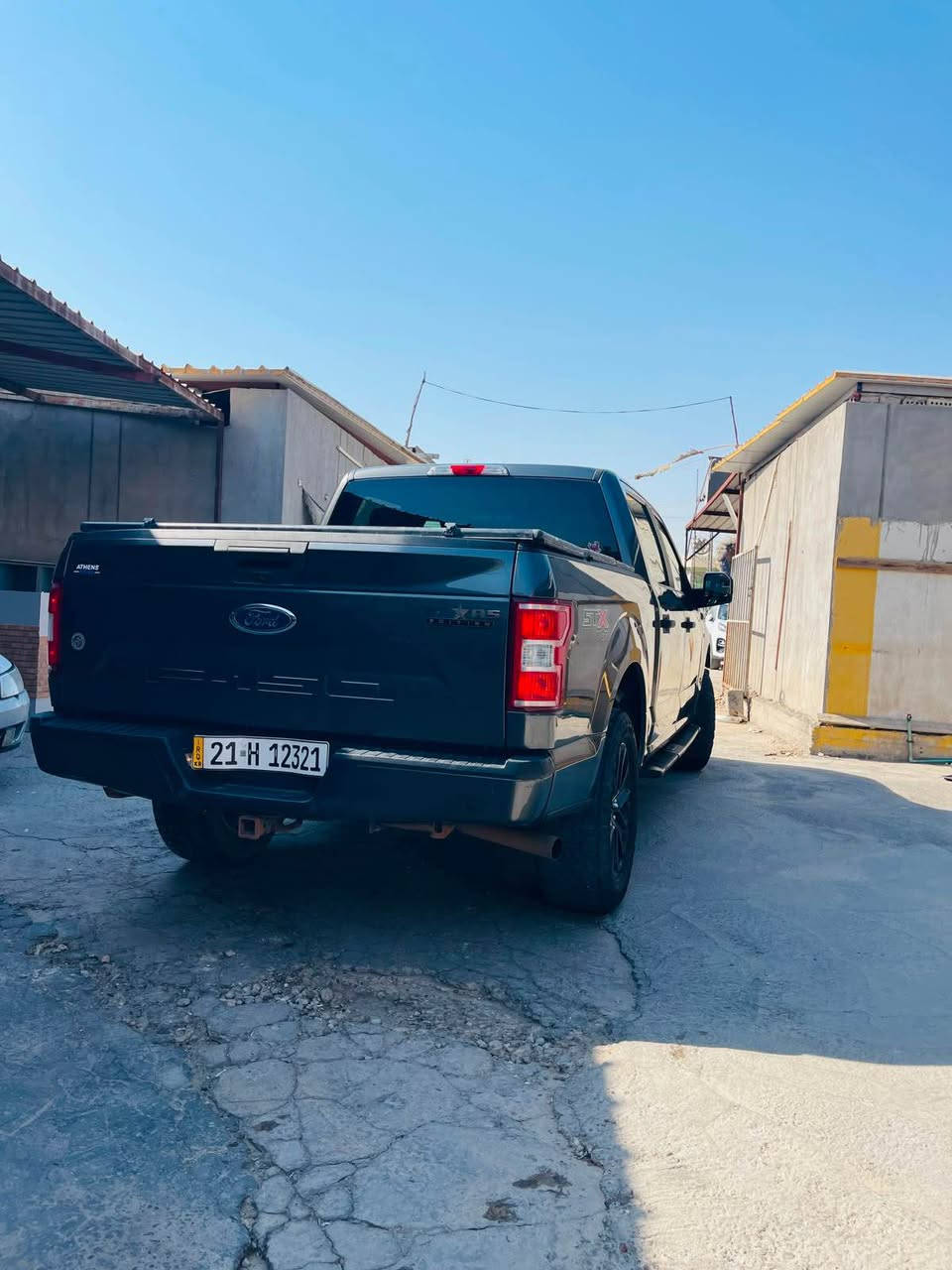 فورد F 150. 4*4
موديل 2020 محرك V8 5.0 تنفس طبيعي المرغوب .
سياره بدي قصير باب طويل . 
موصفات STX شاشه كامره حساس جلد سياره جاهزه مناقصه شي . حادث  جاملغ وبنيد صبغ فقط 
سعره 238 وبيه مجال .
مكان سياره المنصور .
للاستفسار / *********** بغداد, العراق
