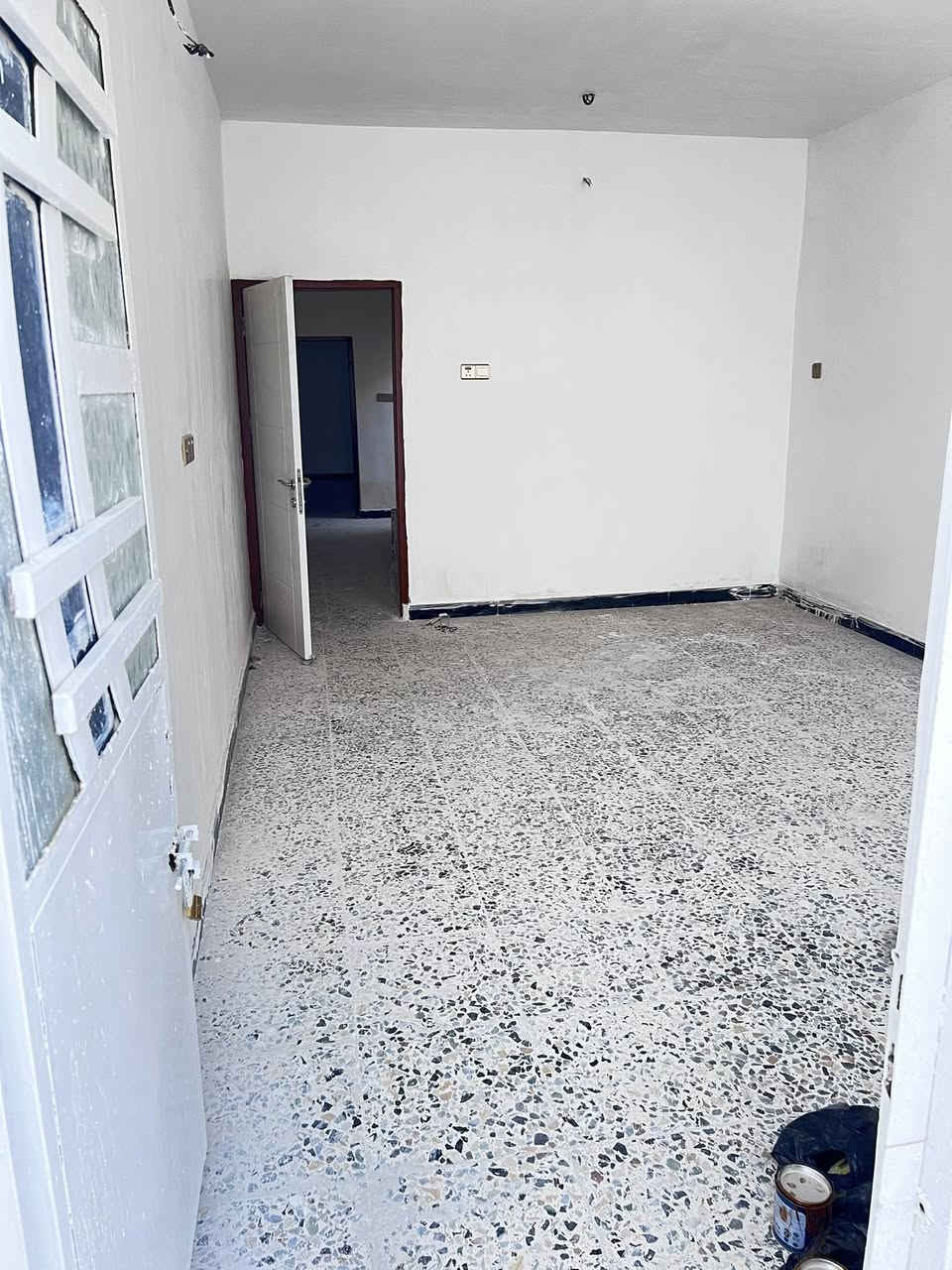 بيت للبيع المساحه ٨٠ متر ترميم جديد البيت قبل جان نضيف يعني مو تعبان بس اني رممته الان نويت أبيع المنطقه كلها تبليط خير من الله البيت ابمسقط خلف عمارة المصري بم المدرسه الجديده 
*********** موجود واتساب
