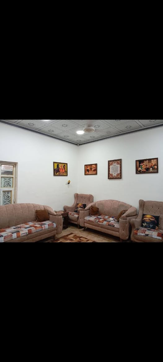 بيت للبيع مساحة 130 سقف عكادة غرفتين ومطبخ وكراج سيارة البيت سيراميك وسقف ثانوي جاهز للسكن الموقع عويسيان شارع القصر خلف مركز شرطة البراضعية السعر 27 وبي مجال الاسفسار على رقم 
*********** البصرة, العراق
