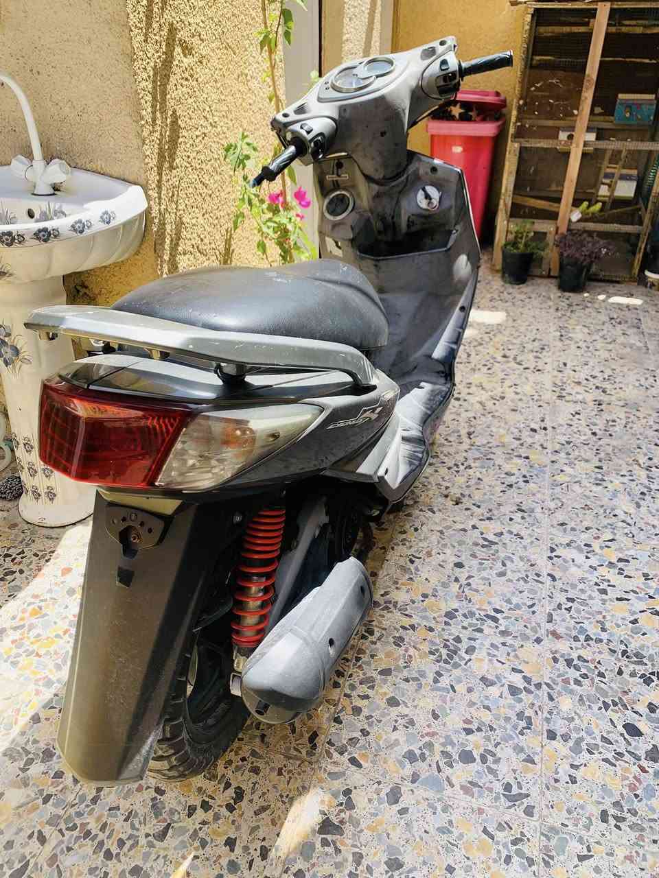السلام عليكم سكنس كوري فحل كابريتر للبيع مكاني مدينة الصدر دراجه نضيفه شاهد الله مكينتها نشطه وكل نقص ماليها فقط فقط دشلول يشكل يشتغل ويطفى  كتفات بيهاً كاربون ومفاتحها دراجه الله شاهد نضيف واكفلها من كلشي تنقيص تبخير كلشي دراجه ماجذب عليك وكلك مفتوحه وخليك تتعنه وتجي وصير مفاشل بس الله شاهد كل نقص مابيها وكل خلل مابيها تجي شوف وجيك يله تاخذ  رقم الهاتف *********** كفرات كله بلادي ومختم الله شاهد مالتها البلادي اني لا بياع ولا شراي حته اجذب اني جناي دراجه تاخذها من واحد جناي سعر 650 وبي مجال قليل
