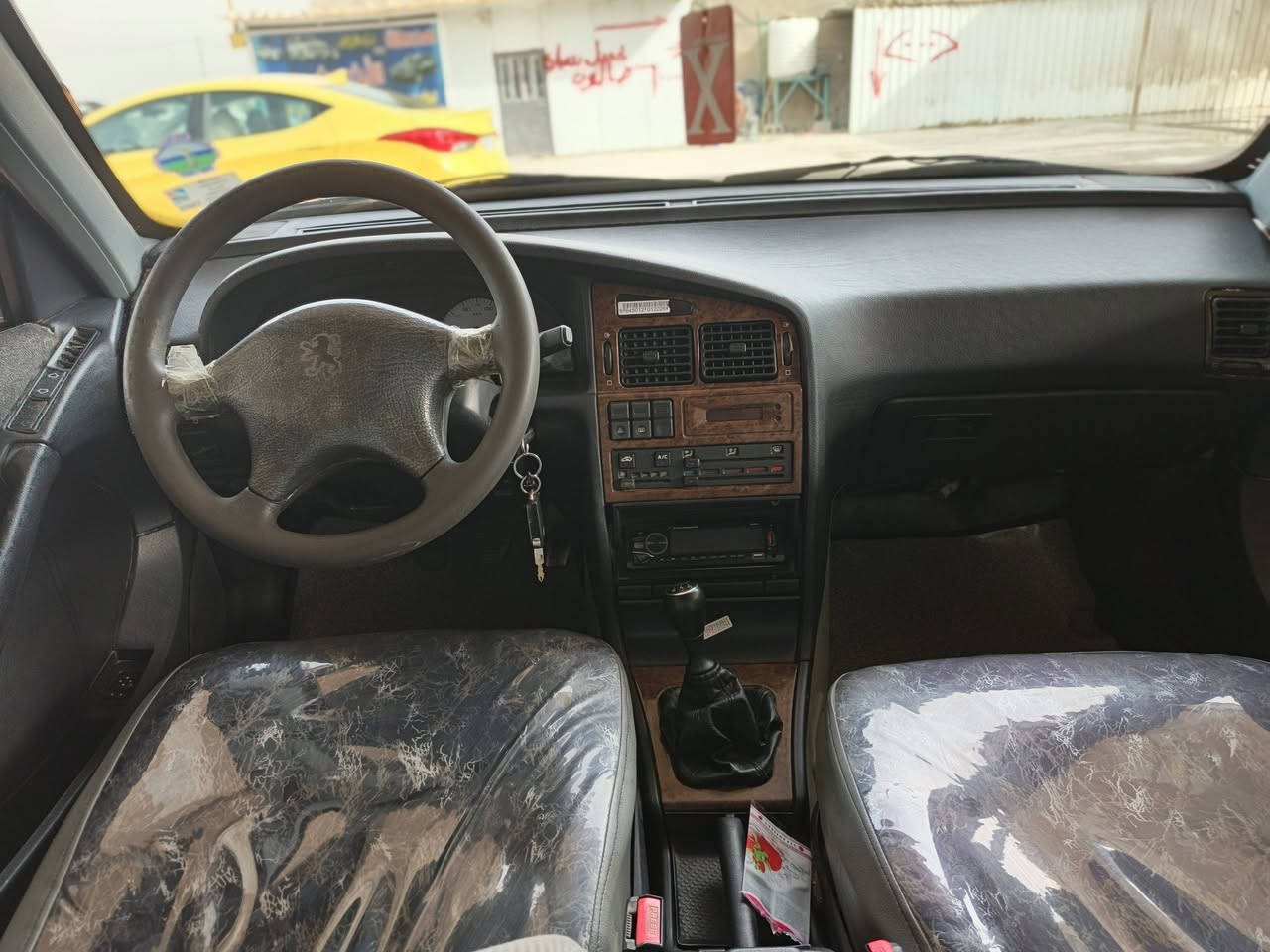 السلام عليكم بيجو بارص للبيع 2015 سيارة جاهزة كير مكينة حدادية خير من الله السيارة مبدل بيهة بنيد أثر جراد فقط وبيهة ربع جاملغ أمامي مرشوش فقط للاستفسار الاتصال على الرقم ***********
