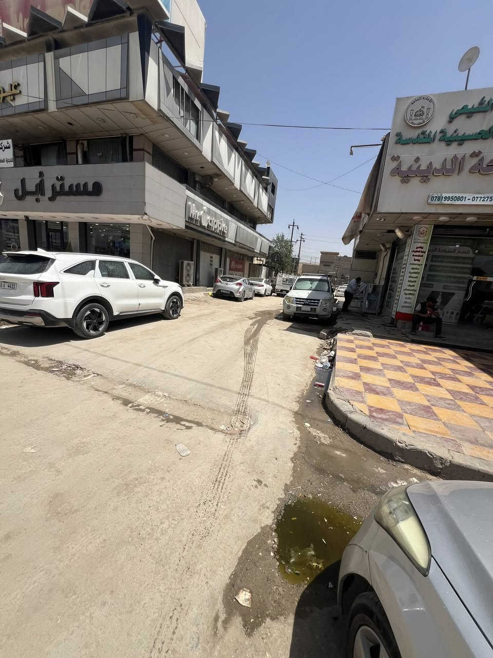 السلام عليكم قطعه للبيع طابو  صرف سكني  تقاطع مجسر الثوره قرب مطعم زرزور  المساحه 200 متر الاستفسار ***********
