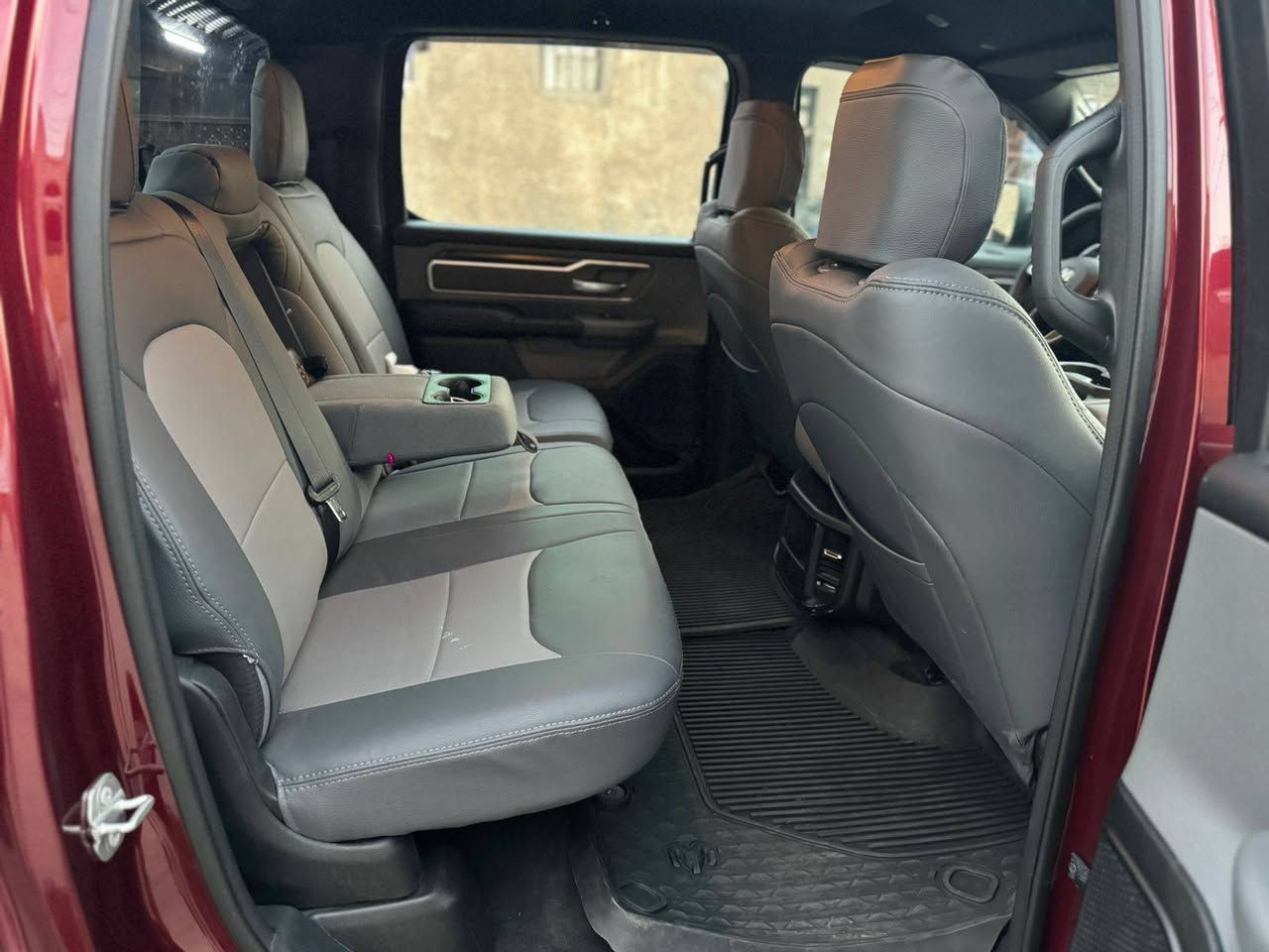 🚘 للبيع – Dodge RAM 1500 Big Horn 2022 🚘
🔹 موديل: 2022

🔹 فئة: Big Horn

🔹 محرك: 5.7L HEMI V8 eTorque

🔹 دبل 4×4

🔹 باب طويل (Crew Cab) – بدي قصير

🔹 وارد أمريكي 🇺🇸

🔹 الممشى: 60 ألف فقط

🔹 تشغيل بصمة عن بعد 

🔹 كاميرا خلفية

🔹 داخلية نظيفة جداً

🔹 السيارة بحالة ممتازة وجاهزة للفحص.

💰 السعر المطلوب: 24,000 دولار

📞 للاستفسار: ***********

ملاحظة: صور الحادث  مرفقة بالمنشور

