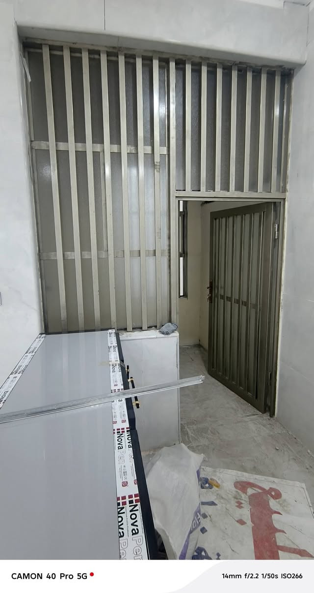 سيد حيدر للزجاج والمرايه يتوفر لدينه جميع انواع الزجاج والوجهات 10 ملم وعمل الالمنيوم وال ببسي  في النجف الاشرف وبانسب الاسعار الجمله الرقم الاول ***********
الرقم الثاني *********** «تم تنفيذ هاذه العمل بايادي كوادر محترفه »
