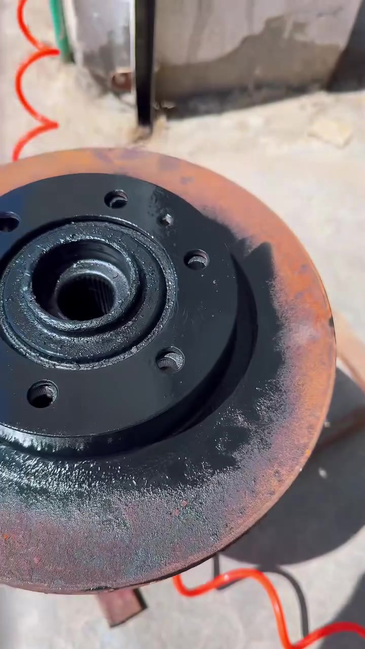 🚗 مركز الشمري لخدمات الإطارات والبطاريات

🔧 تصفير الفلنجات

إذا تعاني من رجّة بالستيرن أو اهتزاز بالسيارة على السرعات،واثناء البريك فالحل هو تصفير الفلنجات لضمان دوران الدسك بشكل مستقيم وتقليل التآكل وإطالة عمر الإطارات.

⚙️ دسكات دبل لنك – ضمان 40,000 كم

مميزاتها:

• بدون أصوات أثناء الفرملة

• بدون غبار مزعج على الرنكات

• تقليل الرجّة والاهتزاز بالستيرن

• فرملة أنعم وأكثر ثبات

• تبريد أفضل وتقليل الحرارة

• عمر أطول للدسكات والبريكات

💨 هواء نيتروجين للإطارات

• ثبات أفضل للضغط

• حرارة أقل أثناء السير

• عمر أطول للإطار

• توفير بالوقود

⚖️ بلنص إطارات إلكتروني

إذا تشعر باهتزاز أثناء القيادة على السرعات (80 - 120)، فالسبب غالباً يحتاج بلنص إطارات دقيق للتخلص من الرجّة وتحسين الثبات وإطالة عمر الإطارات.

🛞 خدمة البنجر السريعة

إصلاح ثقوب الإطارات باحترافية وبوقت قياسي.

🔋 بطاريات كافة السيارات

بيع واستبدال مع فحص الشحن والتركيب الفوري.

📍 العنوان: واسط – الزبيدية مقابل بوابة الزبيدية

مركز الشمري – دقة بالعمل وثقة بخدمتكم 🚗


**إذا كنت صاحب هذا الإعلان وتريد حذفه لأي سبب، رجاءا أرسل رسالة إلى الدعم الفني**