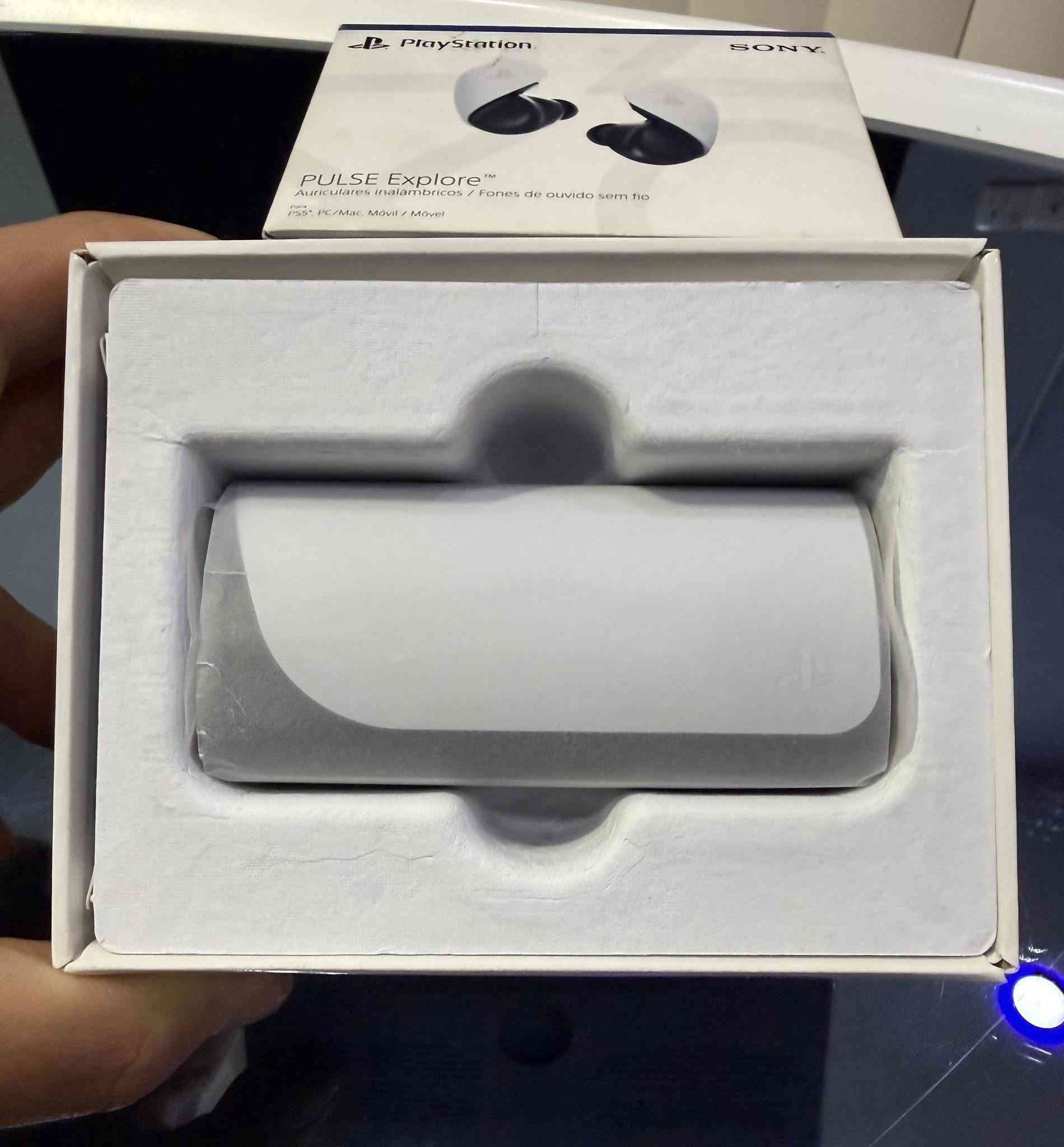 السلام عليكم 
للبيع سماعة pluse Explore 
سوني مال بلي 5 وايضاً تربط على الموبايل 
استخدام جداً قليل و اغراضها كاملة ولوك 
السعر 230,000 

ملاحظة /سعر الجديدة 280-300 الف قبل صعود الأسعار
للأتصال *********** 
مكاني بغداد و متوفر توصيل
