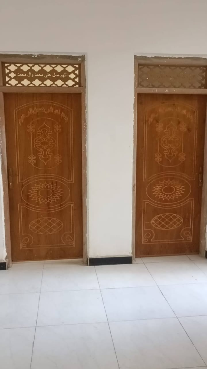 يارزاق ياالله 
دار سكن200م طابو زراعي بناء طابوك مرقم من قبل البلديه حي الحكيم شارع كاله 
يتكون من غرفة نوم وهول مطبخ استقبال صحيات داخل وخارجيه كراج سياره وحديقه 
للاتصال على الرقم التالي واتساب ***********
***********
