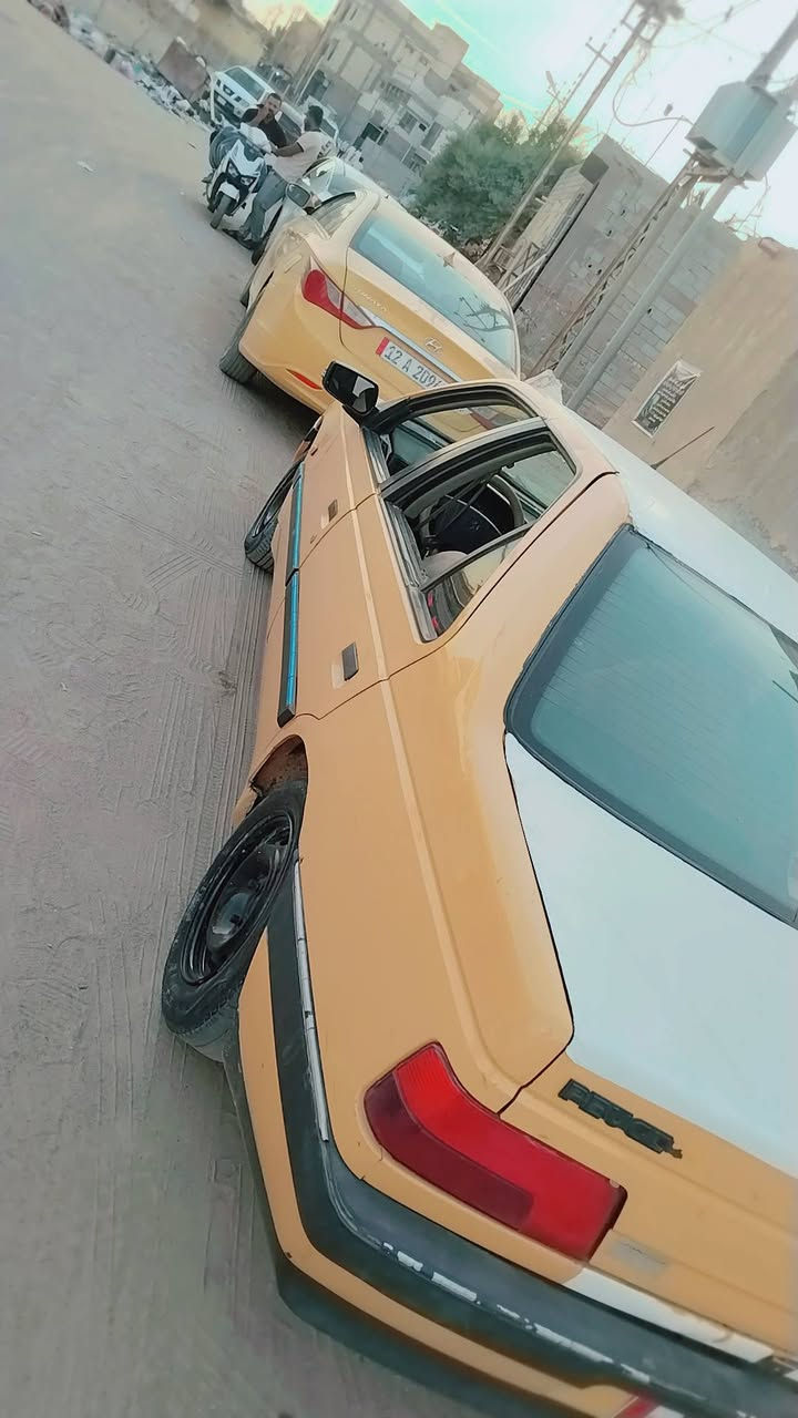 بيجو 405 موديل 2012 سياره خير من الله حلوه سياره تبريد عوزه كمبريسر سعره ٢٥ وبيه مجال رقمه نجف انكليزي جديد رعيه بلنجف يريد تحويل مكان سياره البصره الزبير رقم ***********
