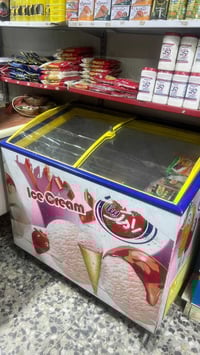 متوفرات  اربع (٤) عارضات باب + عارضه بابين للبيع + مجمدة  مكفولات من ا...