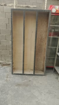 رفوف حديد تفصال وبيهن تايرات عدد ٥ + ميز  السعر ٤٠٠  ٠٧٧٣٢٤١٧٠٥٤