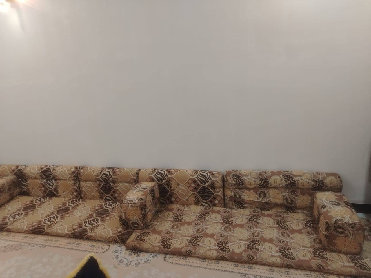 جلسه عربيه ١٣ متر مع تجوات ومساند مابيه ضرر السعر ١٥٠ الشراي يجي خاص مكان نجف حي ميسان *********** النجف, العراق
