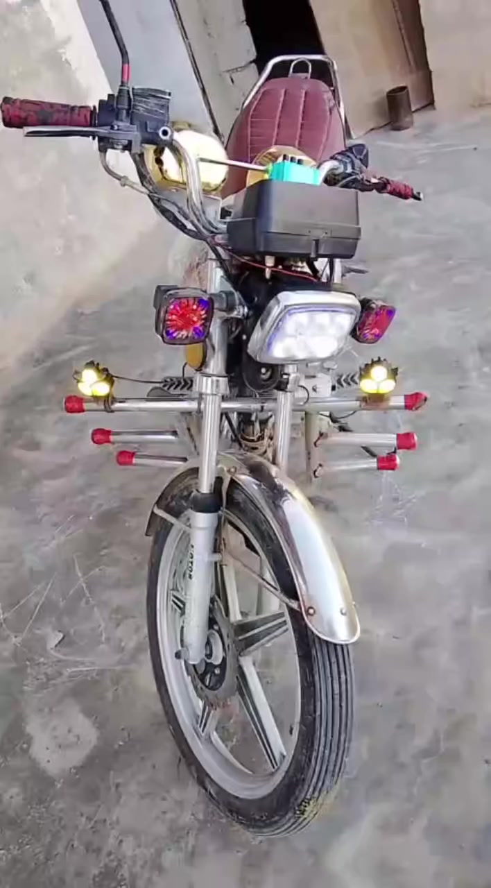 سلام عليكم... موجود ماطور سافين  محرك شرط كهربائيات شرط كله شغاله الموديل20 السعر 350وبيه مجال ***********
