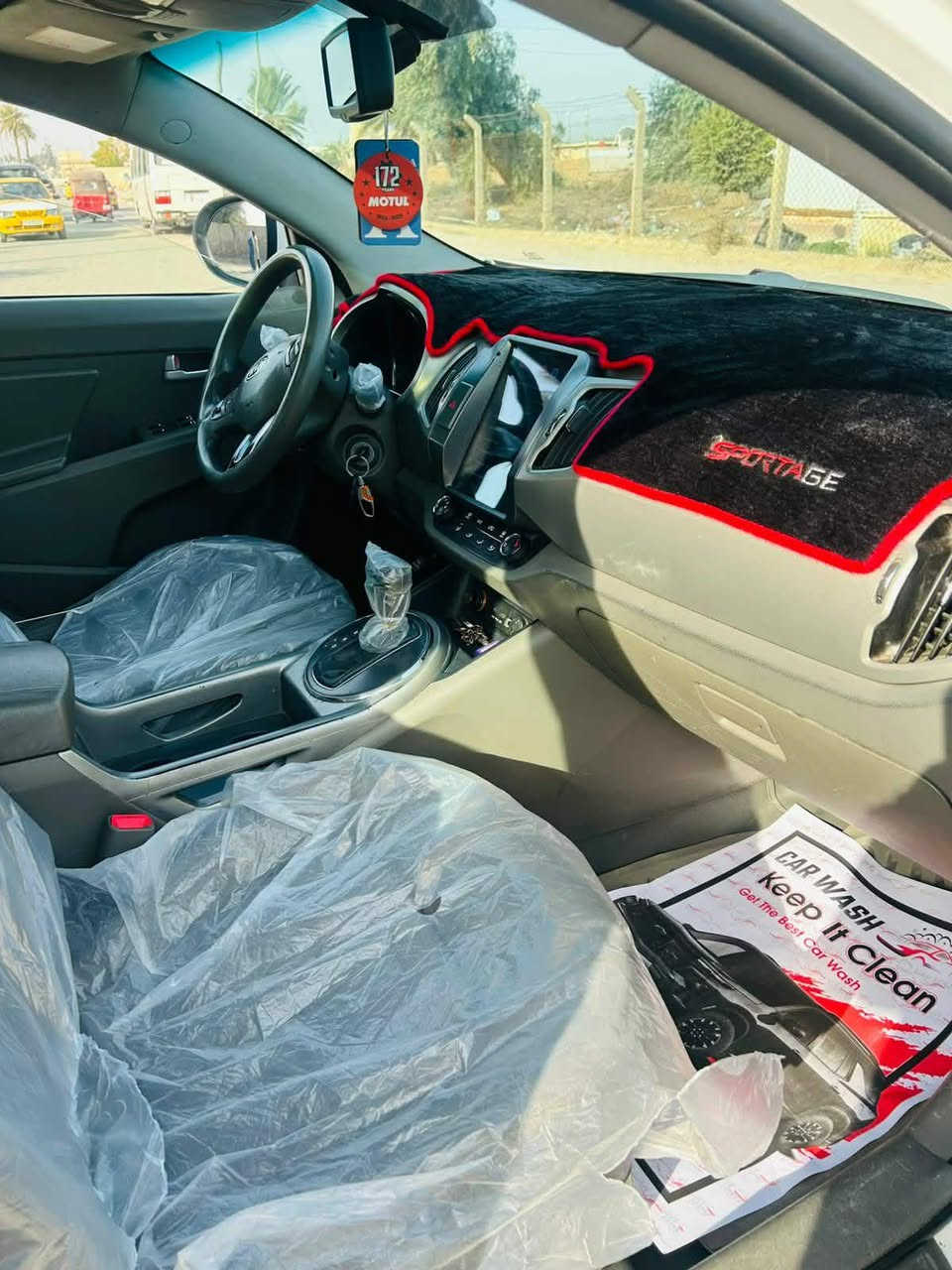 كيا سبوىتج موديل 11خليجي 
بسمي الرقم الجديد وهزة جديده 
مكينه 2000دوش 
تحكمات ستيرن 
بانروما
تبريد ثلج 
تخم تاير 
حساسات ابلاديه 
كامرة بلاديه 
بيهه كم بارد بسيط بدون صبغ ومعجون مكان السيارة بغداد 
السعر 135 بيها مجال 
***********
صاحب السيارة علي شهاب
