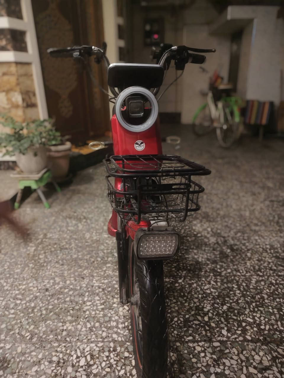 دراجه korea mr model 2025 للبيع ✨
مواصفات ملف بسعه 800W وباتريات عدد 4 اي 48V وممكن تسوي عدد 5 اي 60V العقل جوكر 60/48 والسرعه 99 على تطبيق ويز 34/35 حقيقي 4 نمر دبلات امامي خلفي الاضافات هورن ولايت همر كبير الحجم 
العنوان: بغداد_الدوره
الرقم:***********واتساب فقط 
السعر:400الف وبيها مجال
