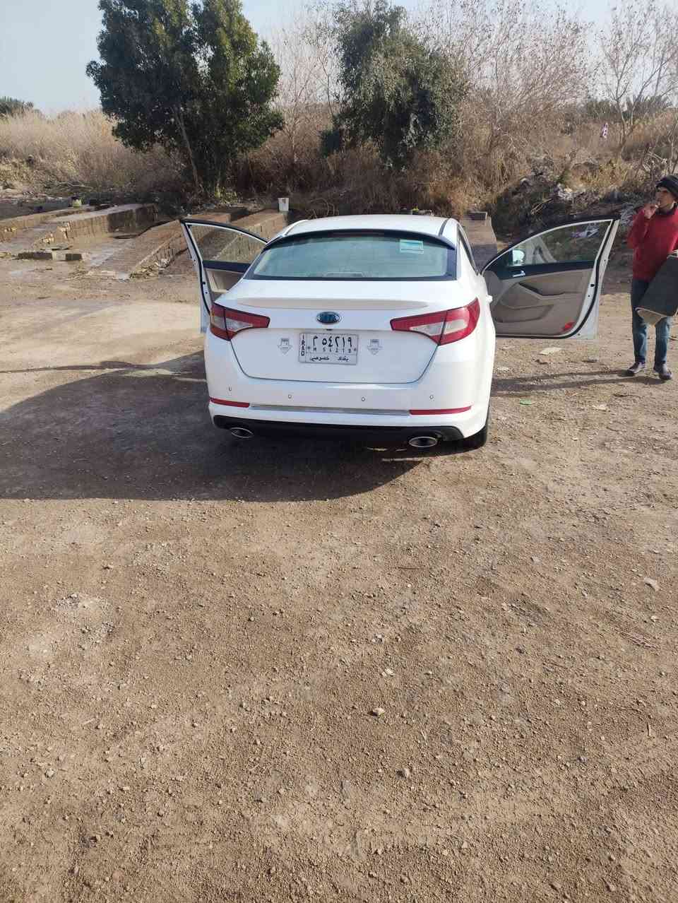 السلام عليكم 
سيارة اوبتما 2013 خليجي 
مكينة 2400 حدادية نظيفة تخم تاير تبريد
بصمه مرايات شفط السيارة خير من الله 
السعر 115 وبيها مجال للشراي 
***********
