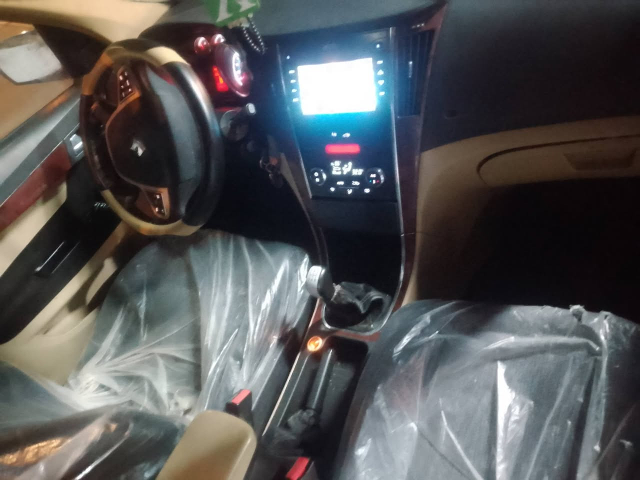 سلام عليكم شباب سياره البيع سمند موديل 18كفاله عامة مكينه وكشر من عدة نمرة 3 مطشرة ودسه البانزين عطلانه فقط مكفوله كشر مكينه كهربايات. كفاله عامة *********** السعر 55 ورقه بيها مجال بصيط سونارها موجود كفاله
