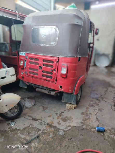 السلام عليكم تكتك 17 مكينه نضيفه تكتك متروكه لا رقم شاصي ولا أوراق  تكتك موضحه بل صور رايدهه 1500قفل  الشراي يخابر *********** مو شراي لا يتعبني
