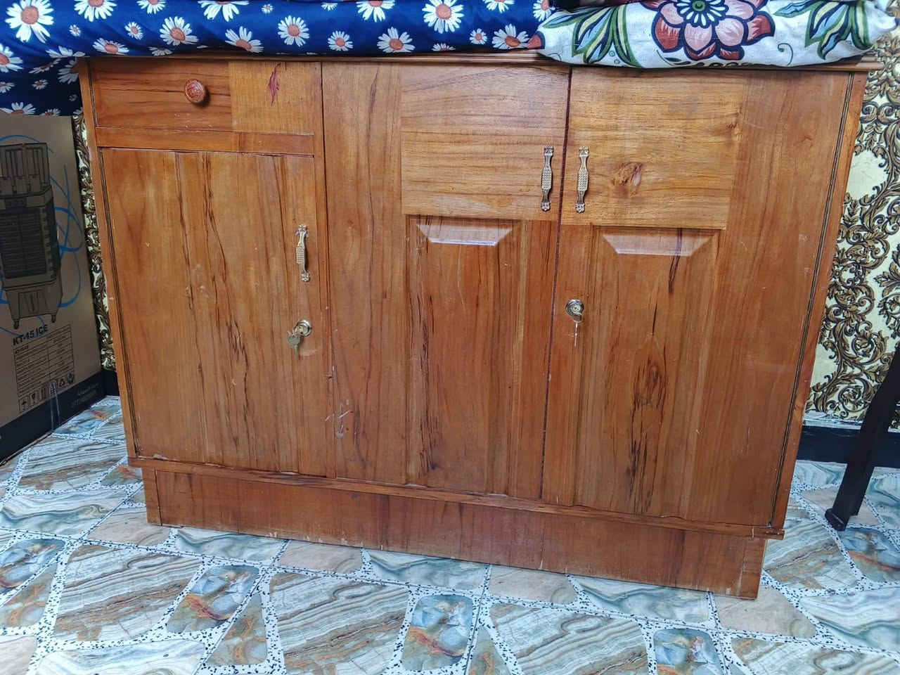 للبيع إستعمال قليل جدآ العنوان بغداد شارع الكفاح *********** السعر خاص
