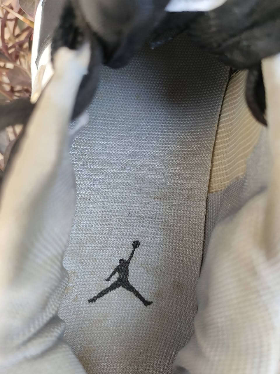 حذاء علامة Nike فيتنامي حجم ٣٧ نظيف جداً السعر ١٥ ألف قابل للتفاوض 
رقم الموبايل *********** واتساب موجود
